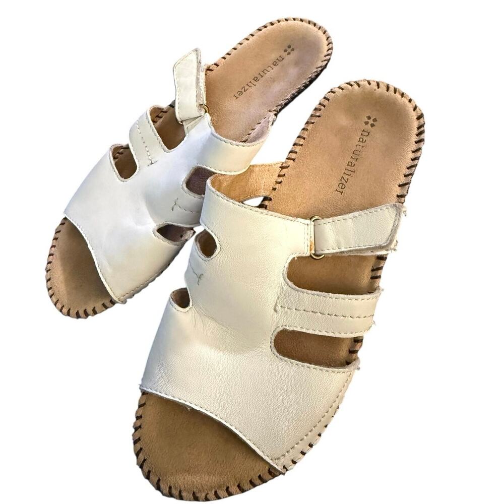 NATURALIZER SANDALS~6.5 WIDE SLIDES~LEATHER~RUBBER SOLE
WHITE